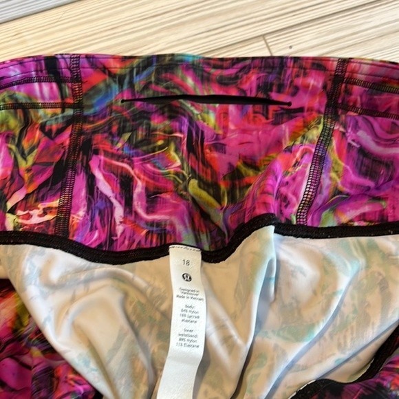 NWOT Lululemon size 18 leggings - Picture 2 of 6
